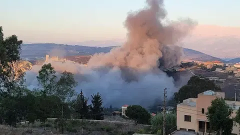Israeli Air Strikes Hit South Lebanese Territory