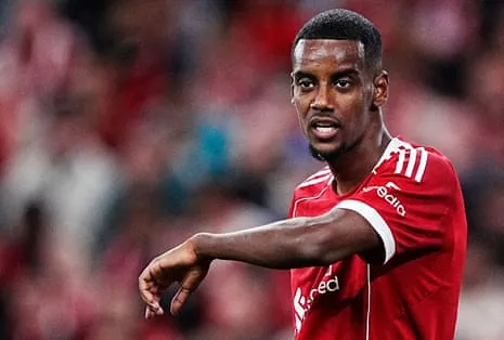 Alexander Isak's First Appearance Brings Star Power Amid Evident Rust