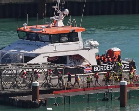UK Ministers Affirm Migrant Returns Agreement with France Goes Ahead Amid Court Injunction