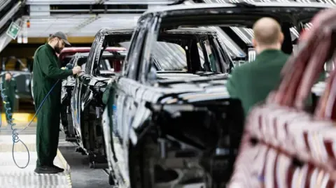 Jaguar Land Rover Supply Chain Staff Allegedly Instructed to Apply for Universal Credit, Union States