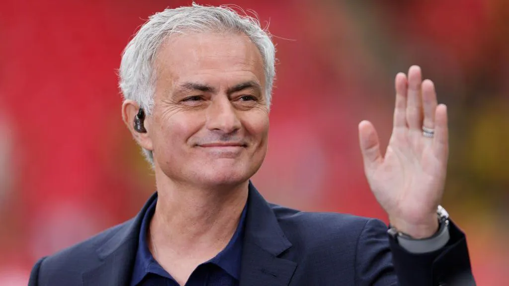 Which person would say no to Benfica? - The Special One arrives for negotiations