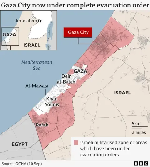 Thousands Palestinians Escape as Israeli Troops Advance Further into Urban Areas