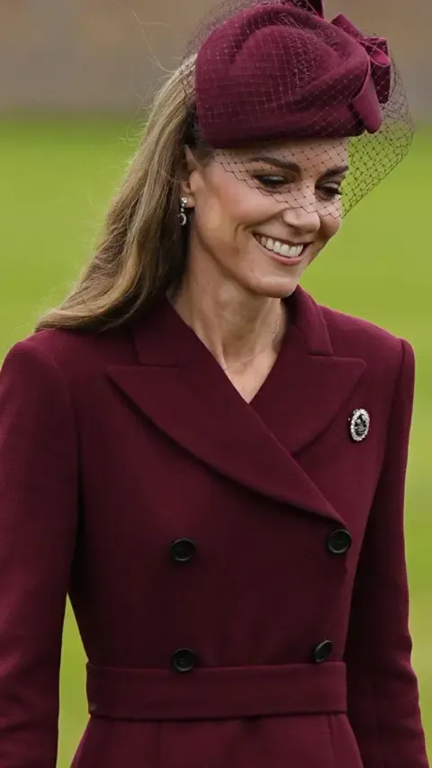 Melania’s Hat, Kate’s Plumed Pin and Other Remarkable Looks Thus Far